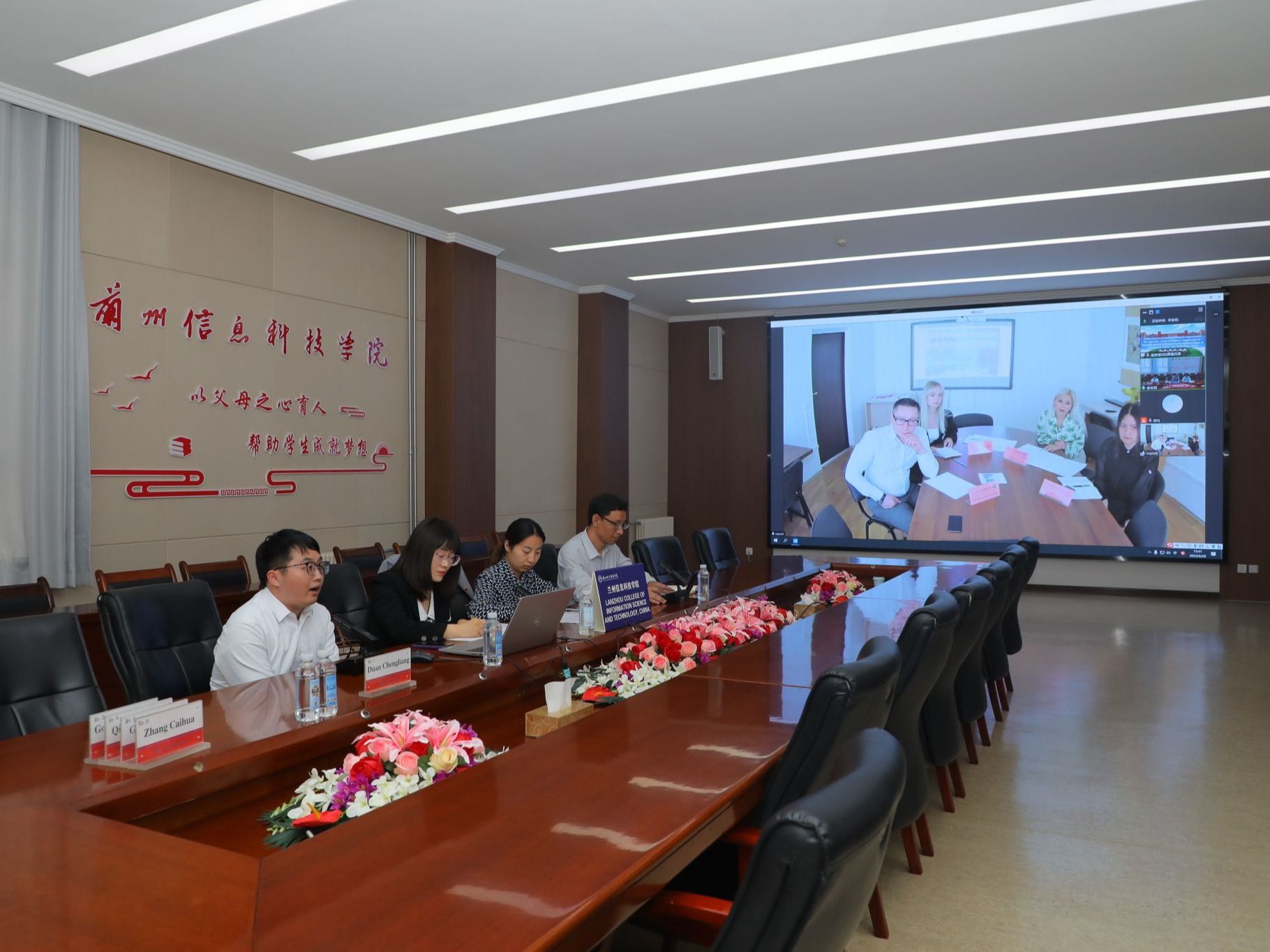 伟德国际victor194613名优秀学生通过硕士研究生留学面试