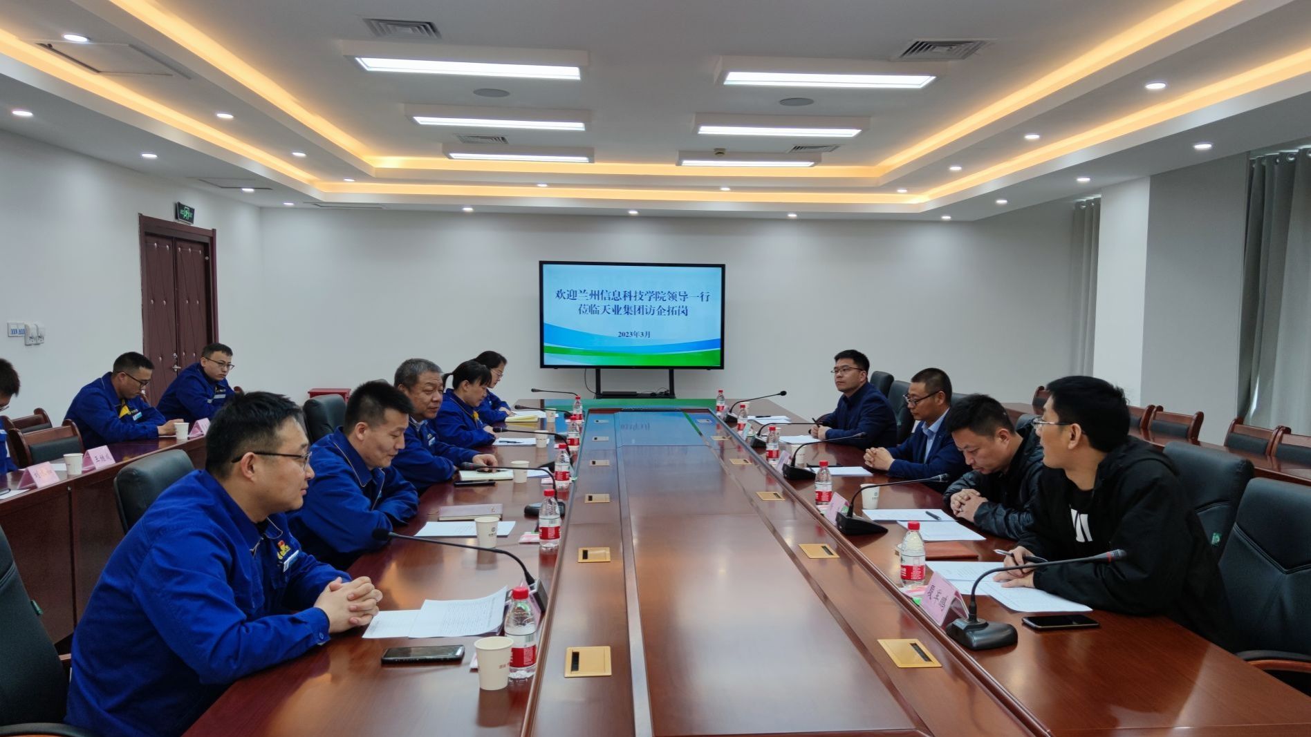 访企拓岗促就业 校企合作育英才—— 伟德国际victor1946党委书记周怀春赴新疆走访调研就业市场