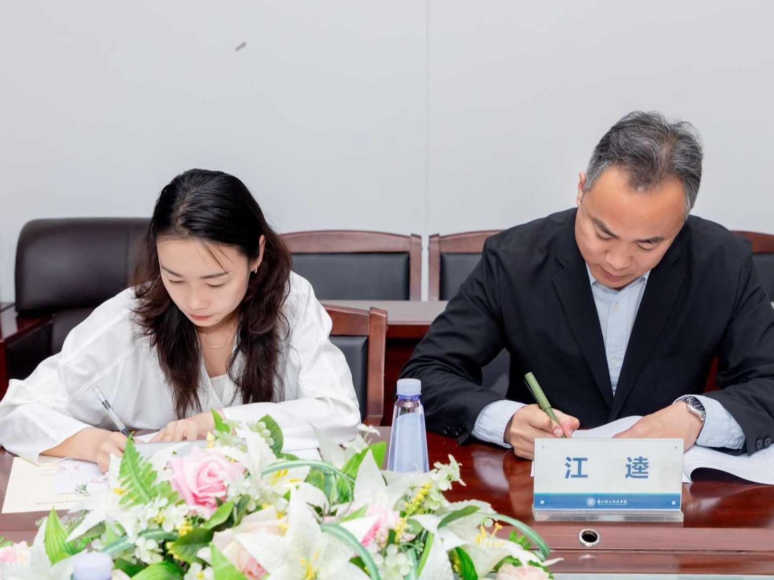 力促学生高质量就业，伟德国际victor1946在行动