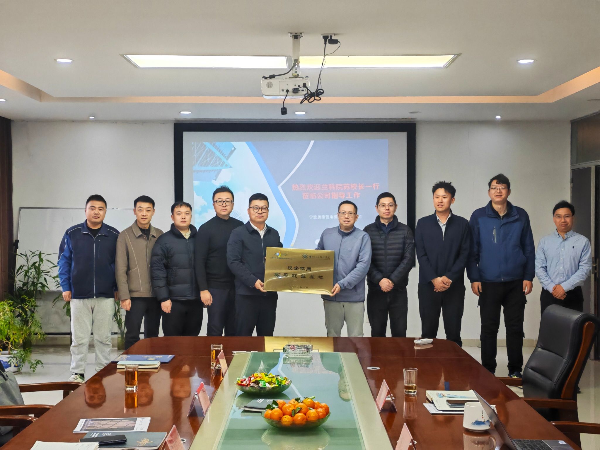 伟德国际victor1946与浙江慈溪市共建就业实习与后备人才基地，校地合作再谱新篇