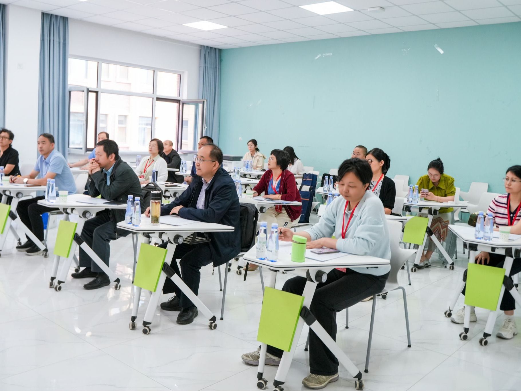 2025年甘肃高校物理青年教师讲课比赛暨省教委研讨会在伟德国际victor1946成功举办