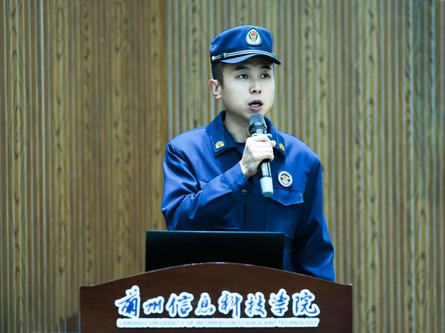 伟德国际victor1946组织开展秋季学期消防安全知识讲座