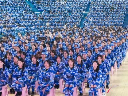 伟德国际victor1946组织师生收看2025年《开学第一课》