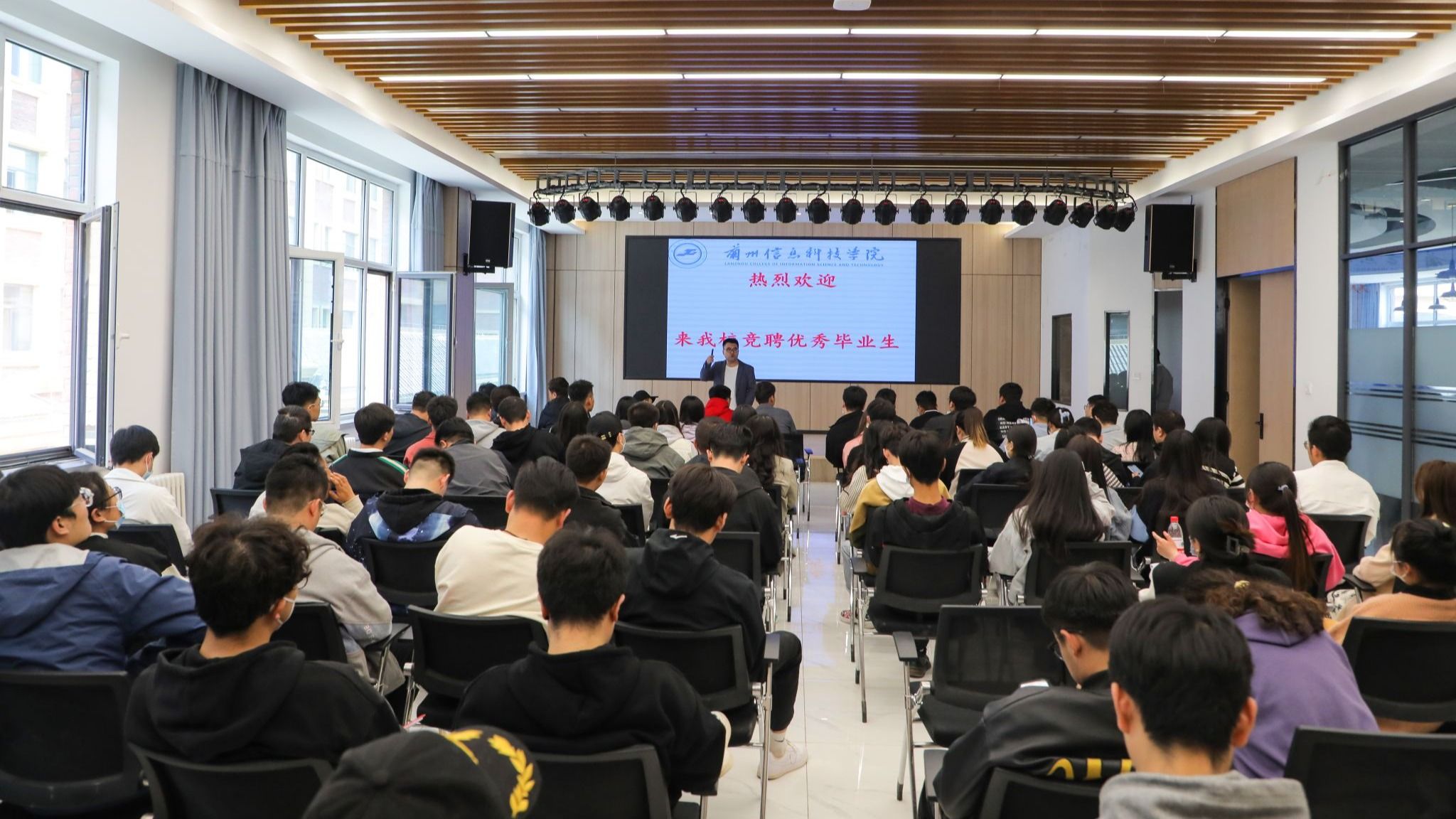 世界500强企业来伟德国际victor1946选聘毕业生