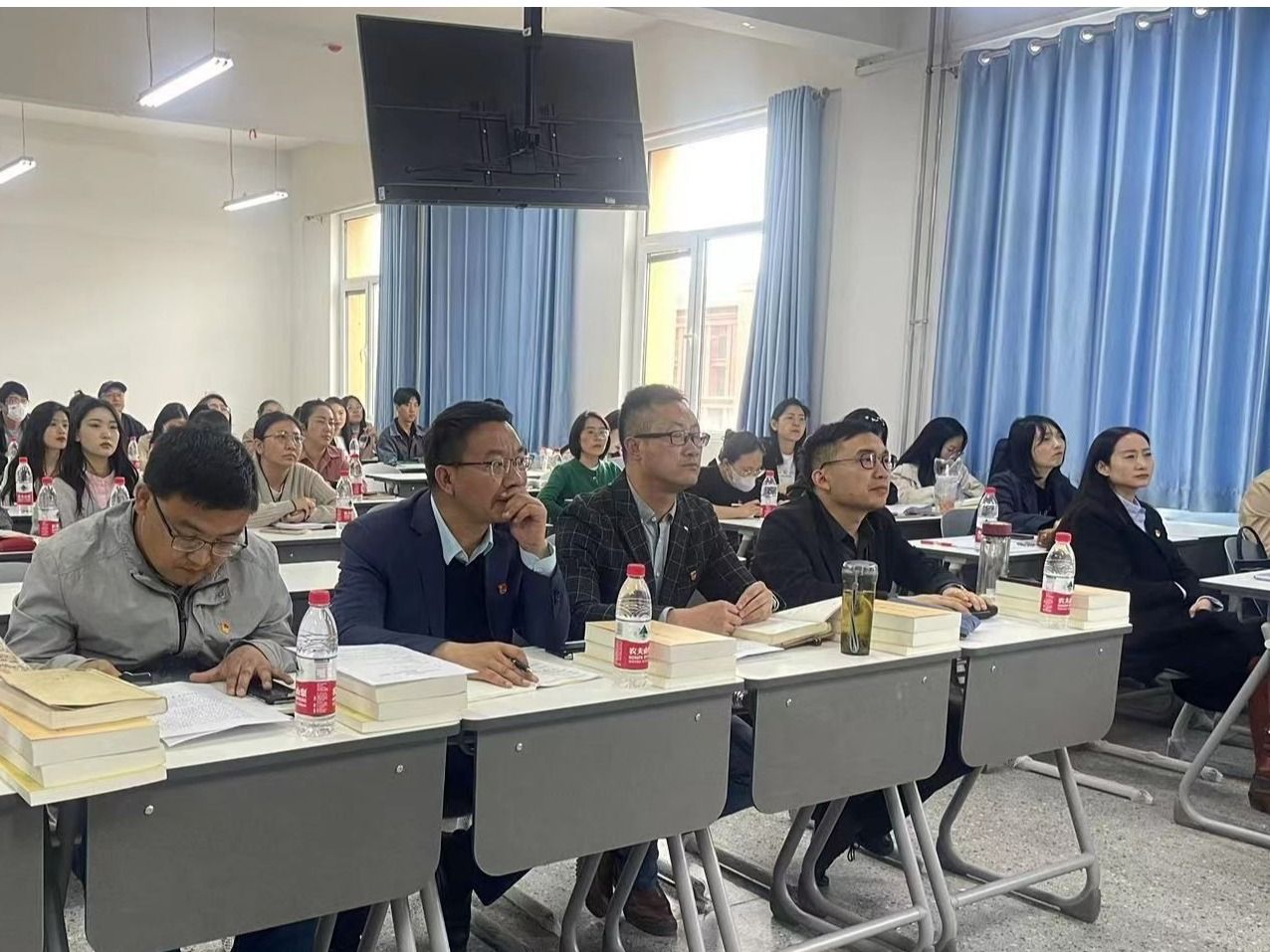 伟德国际victor1946开展习近平新时代中国特色社会主义思想专题学习暨集体备课会