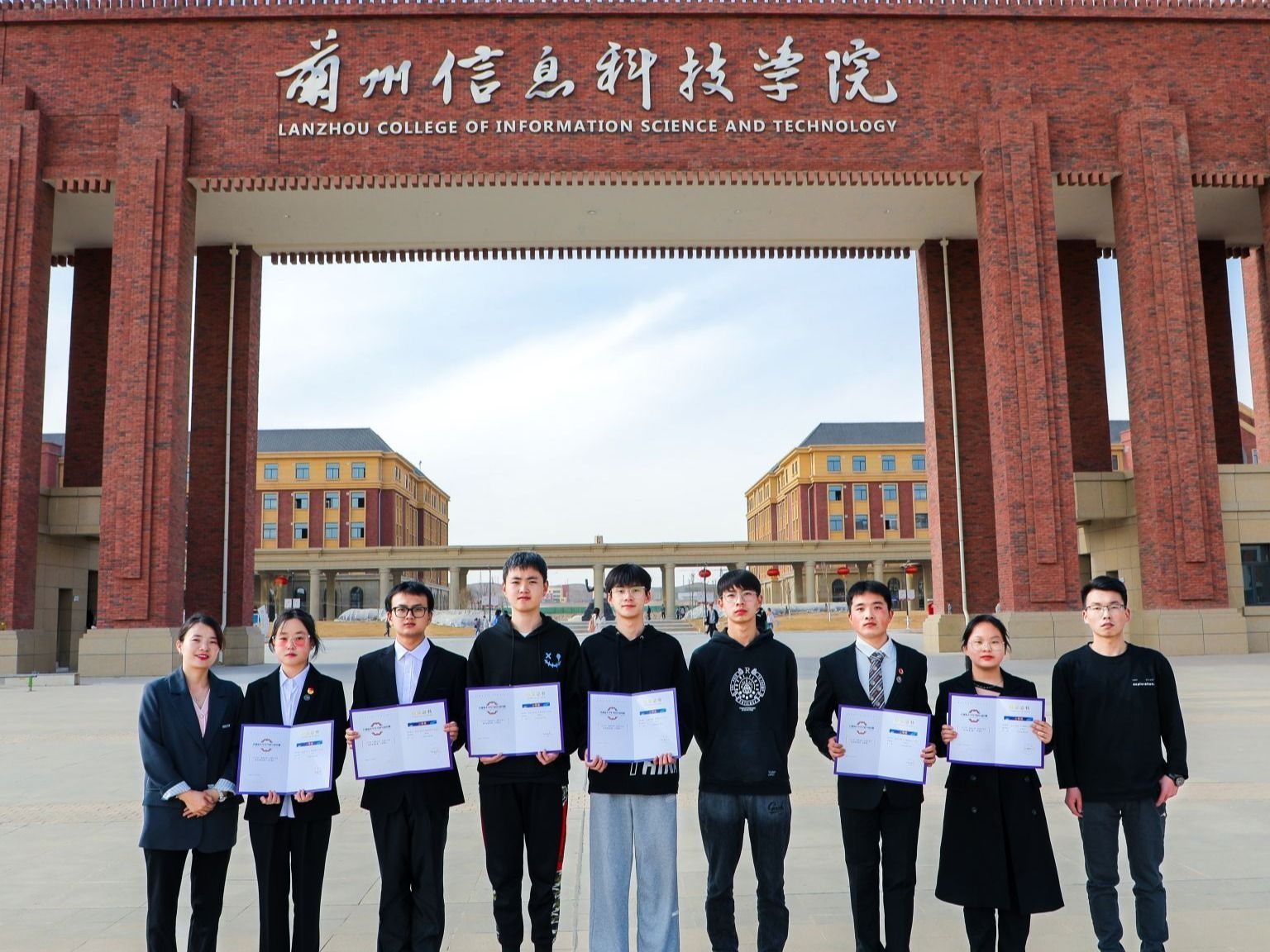 伟德国际victor1946在全国大学生数学建模竞赛和数学竞赛中斩获佳绩