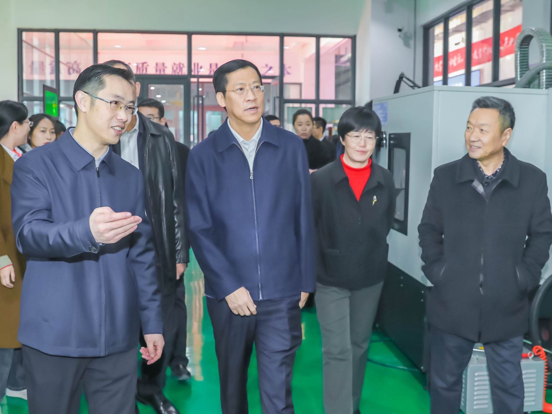 领导关怀 | 甘肃省人大常委会党组副书记、副主任，省总工会主席胡焯带队到伟德国际victor1946调...