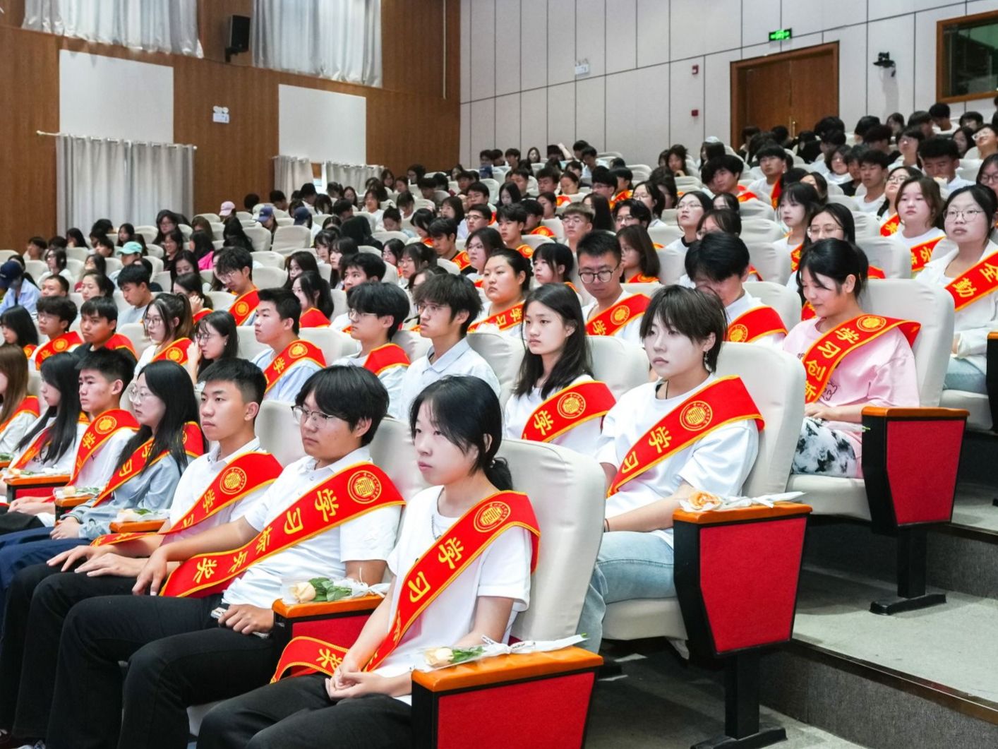 伟德国际victor1946举行2025年春季学期学风建设表彰大会